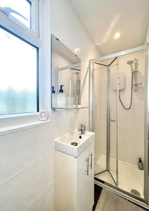 A Cosy One Double Bedroom Flat Apartment *