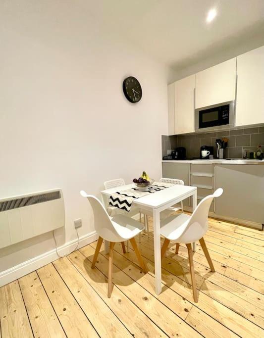 A Cosy One Double Bedroom Flat * London