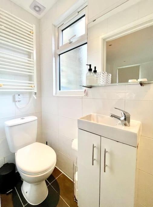 A Cosy One Double Bedroom Flat * London