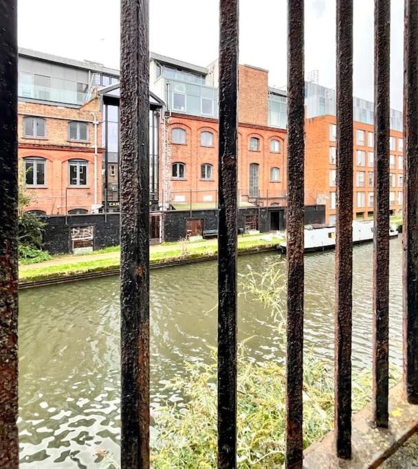 A Cosy One Double Bedroom Flat Apartment London