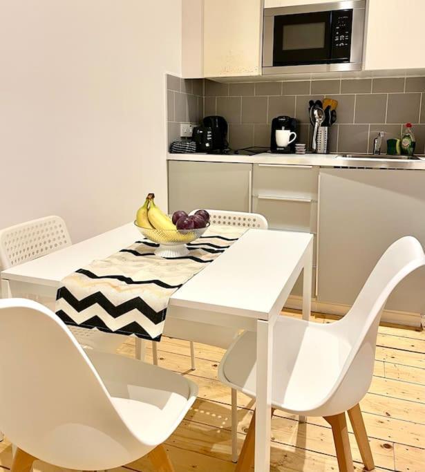 Apartment A Cosy One Double Bedroom Flat London